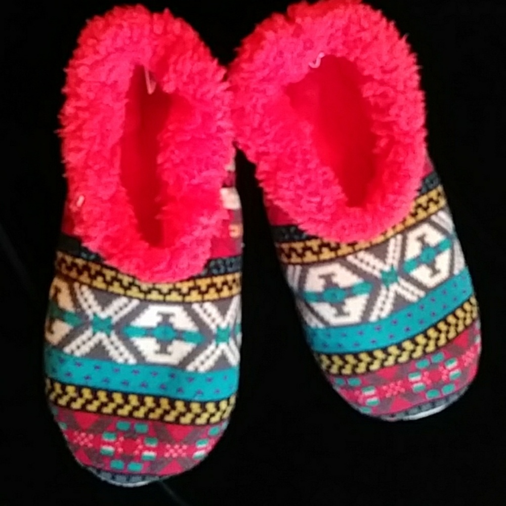 Snoozies! slippers - size L