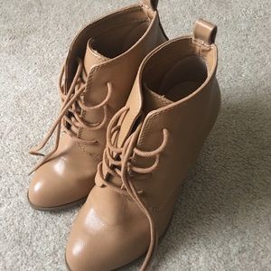 Boots with heel