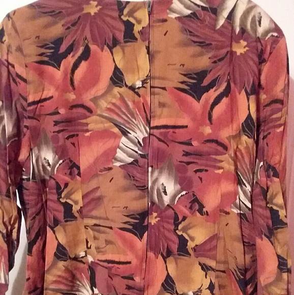 Beautiful Floral Print Blouse - Picture 3 of 5