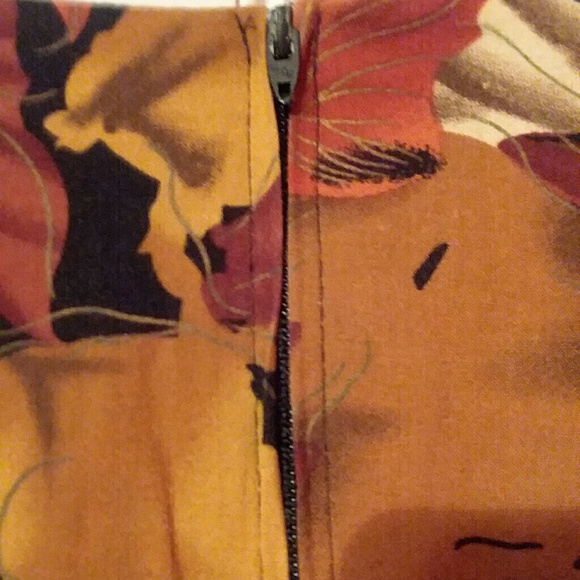 Beautiful Floral Print Blouse - Picture 4 of 5