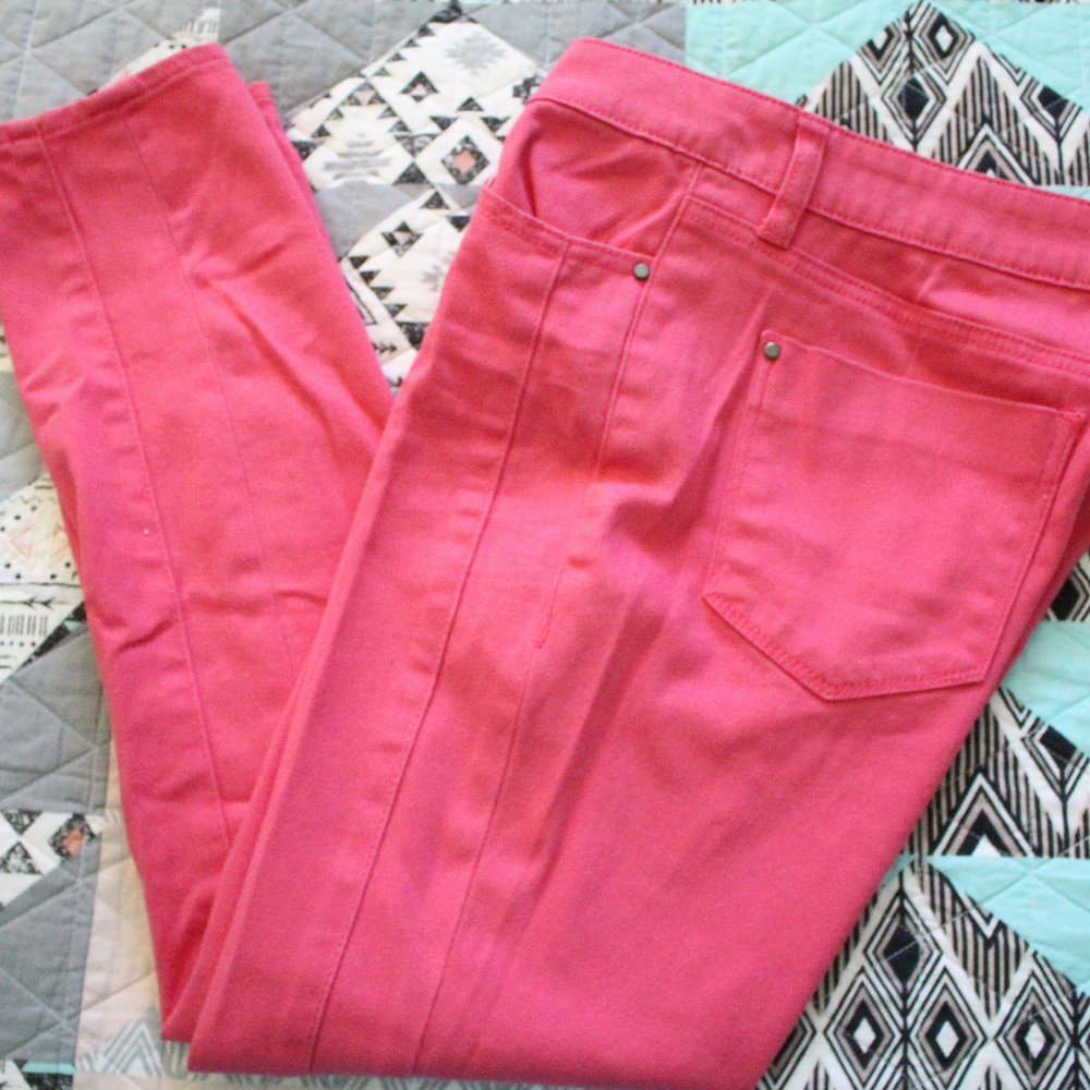 Pink DKNY skinny Jeans