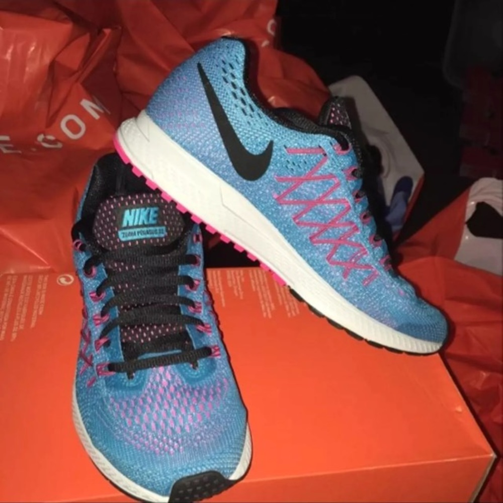 New Nike Air Zoom Sneakers $120 ladies7.5