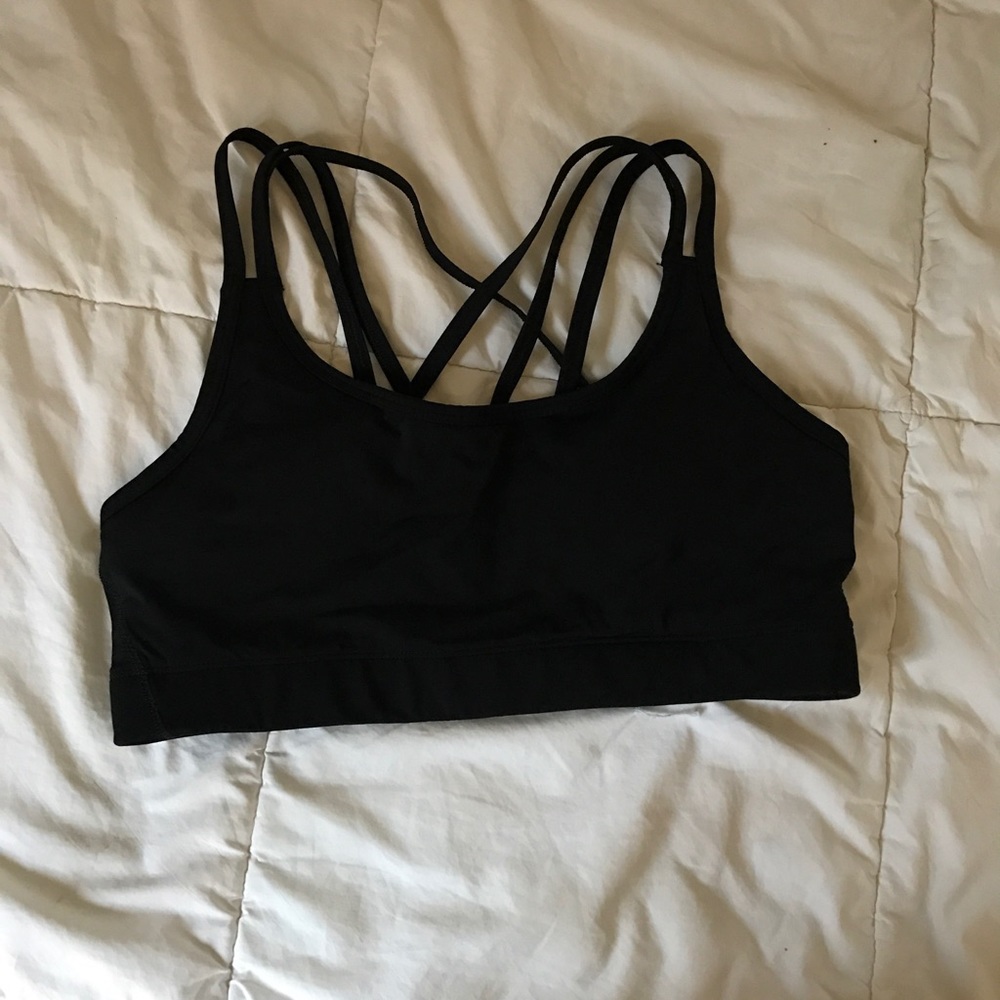 GAPfit lightly padded strappy sports bra