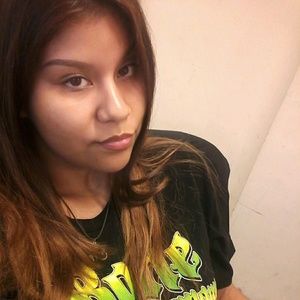 Meet your Posher, Claudia