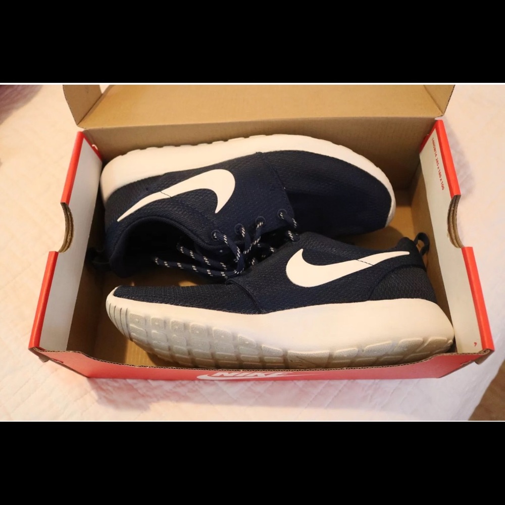 Womens Nike Roshes Navy Blue Sneakers 6.5