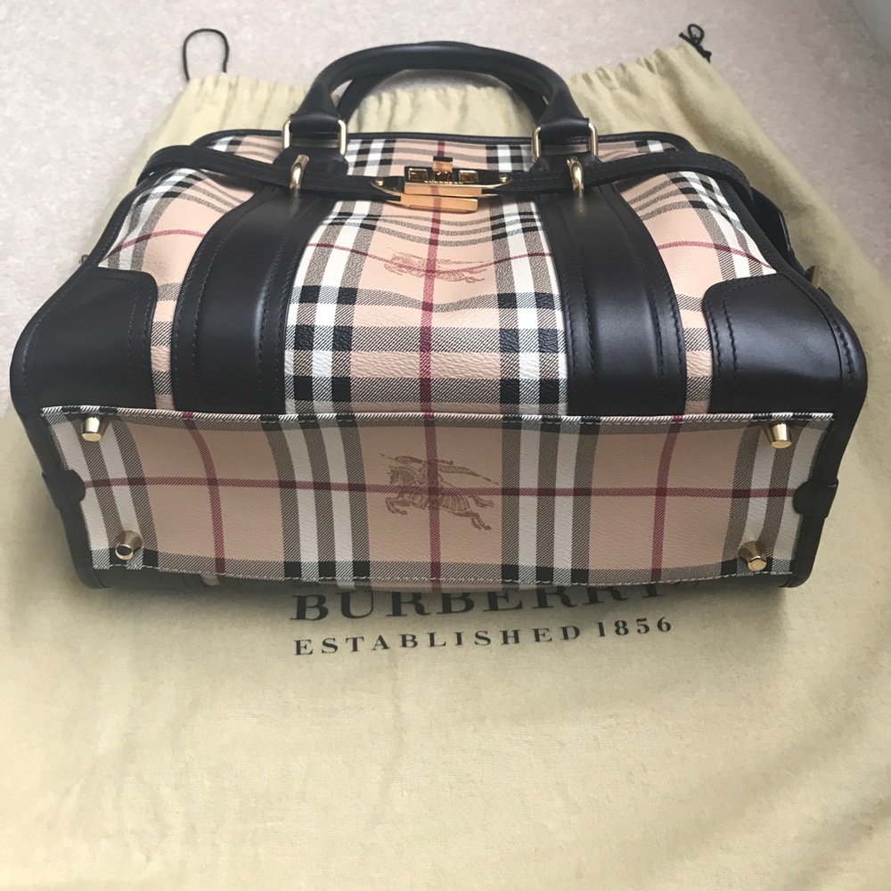 Burberry bag - Picture 2 of 8