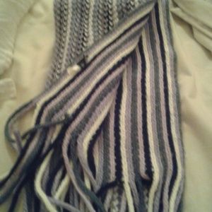 New York & Co purple blk wh scarf vintage