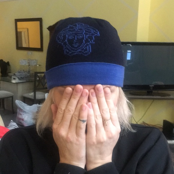 versace winter hat