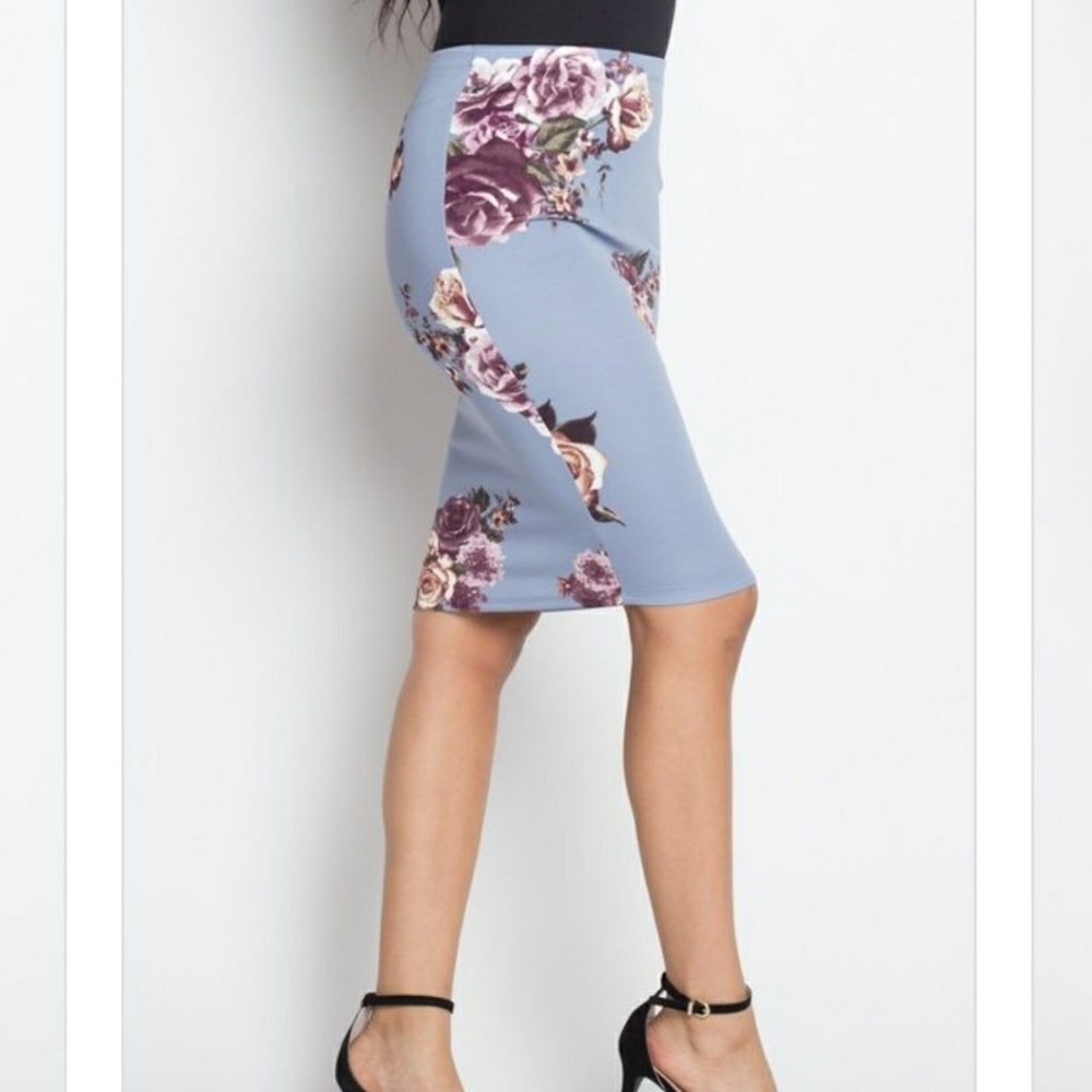 ✴ Floral Printed Knit Skirt - Picture 2 of 4