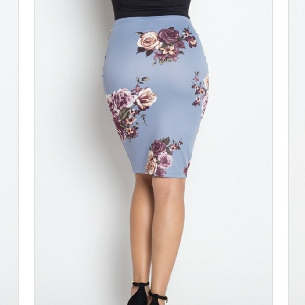 ✴ Floral Printed Knit Skirt - Picture 4 of 4