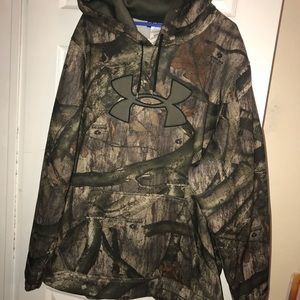 Camouflage Under Armour hoodie