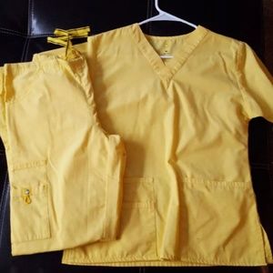 Scrub set