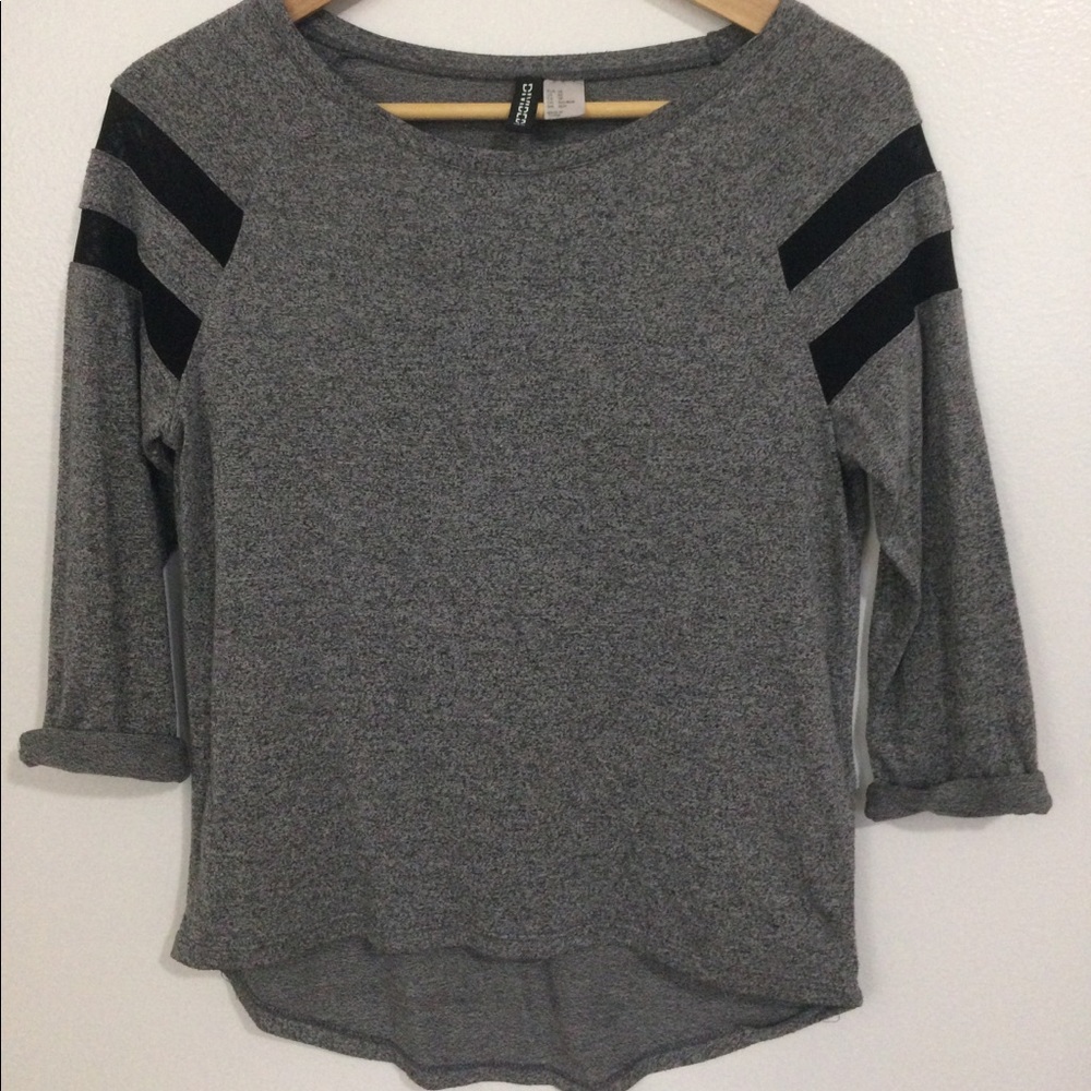 Grey and black ¾ sleeve tee.