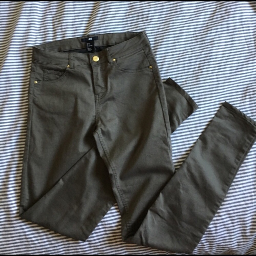 H&M stretch green army pants with gold button