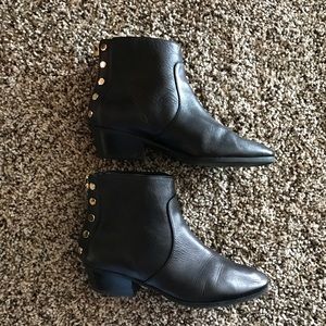 Vince Camuto black leather ankle boots sz 6