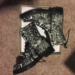 Dr martens classic 10 eye boots w/ cool graffiti