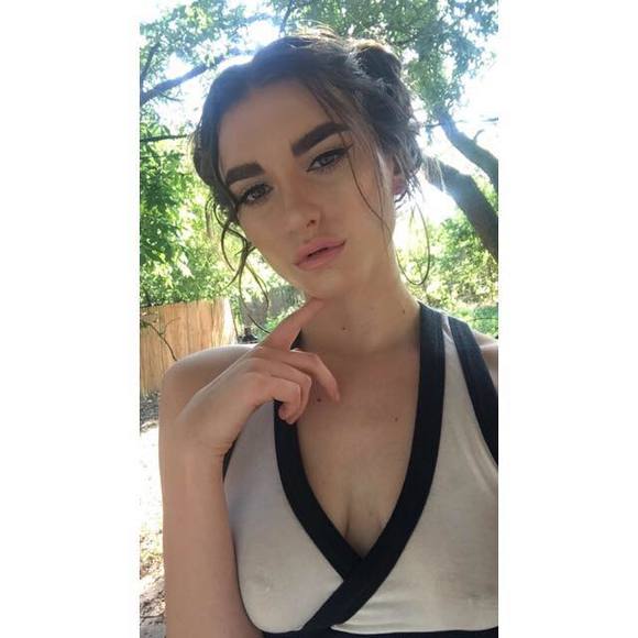 Meet your Posher, Allie - Picture 1 of 1