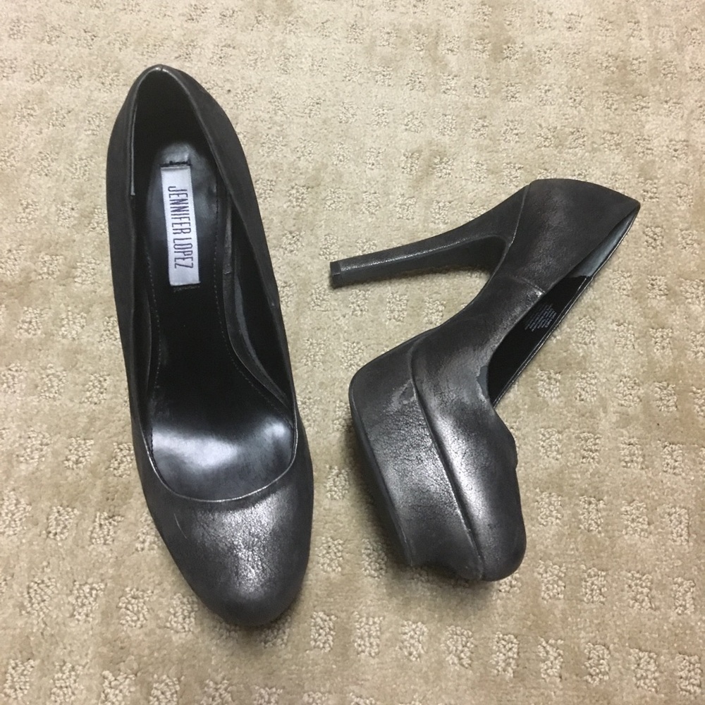 Jennifer Lopez round toe heel