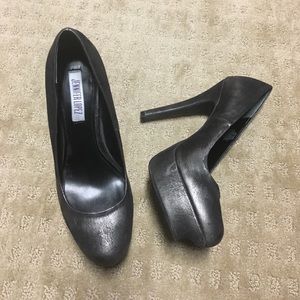 Jennifer Lopez round toe heel