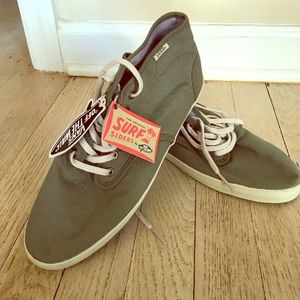 Classic fit. Vans Original Surf Siders.