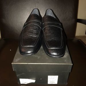 Black Guccissima loafer
