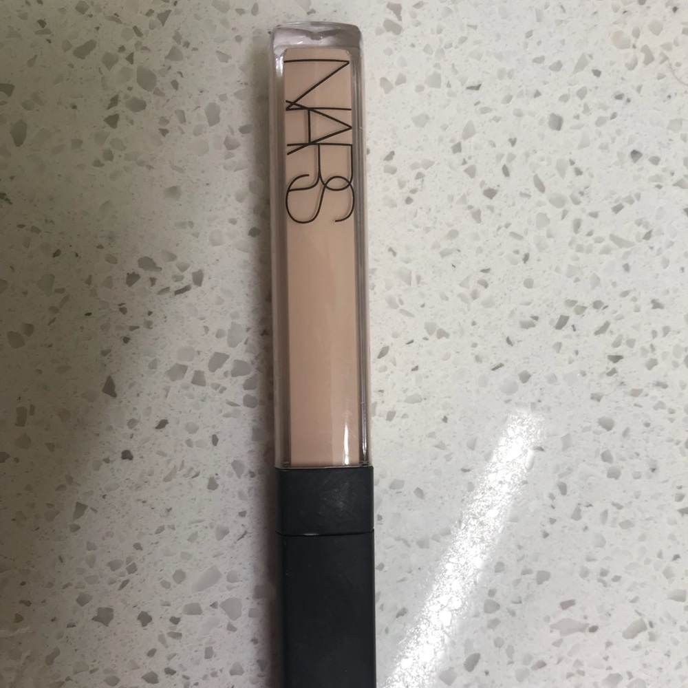 NARS radiant creamy concealer - light 2 vanilla