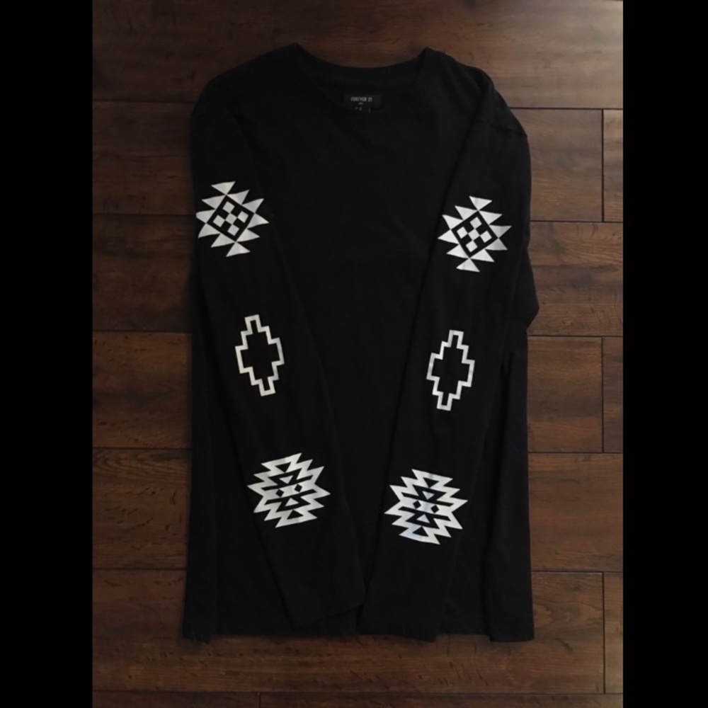 Forever 21 long sleeve tee (M) (graphic sleeves)