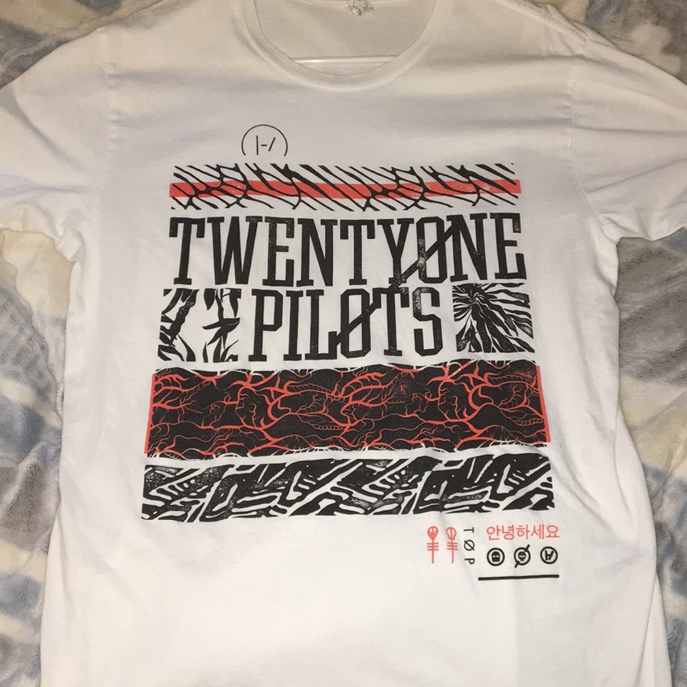 TØP MERCH