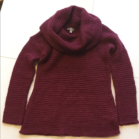 Jennifer Lopez Oversized Cowlneck - Picture 2 of 5