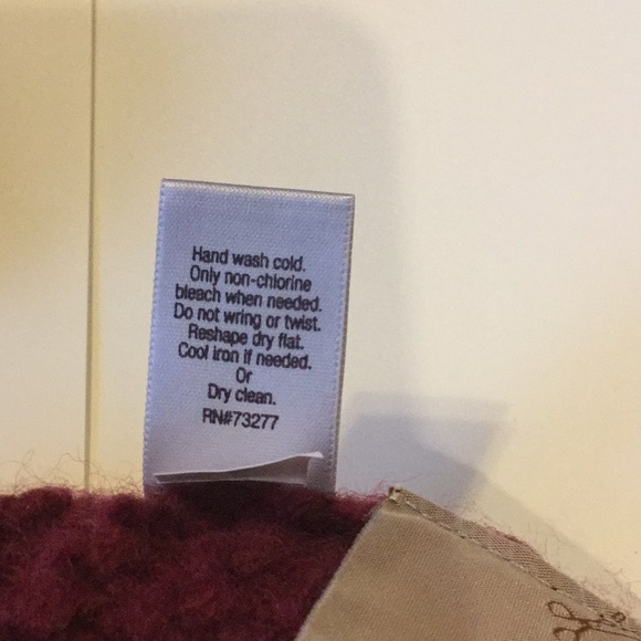 Jennifer Lopez Oversized Cowlneck - Picture 5 of 5