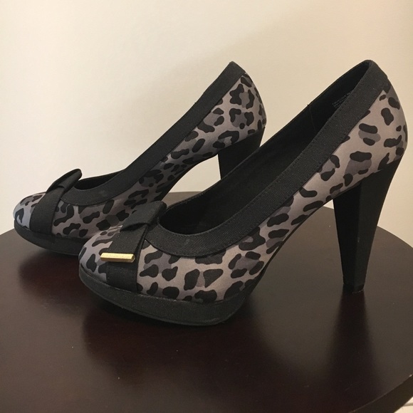 Sexy Grey Leopard Animal Print Heels - Picture 3 of 6