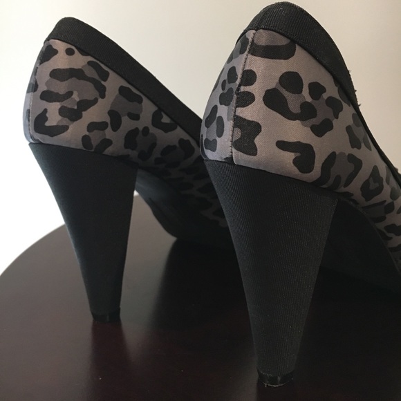Sexy Grey Leopard Animal Print Heels - Picture 4 of 6