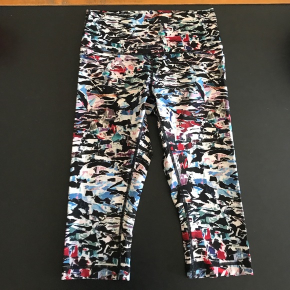 Lululemon High Rise Wunder Under Half Tights - Picture 4 of 6