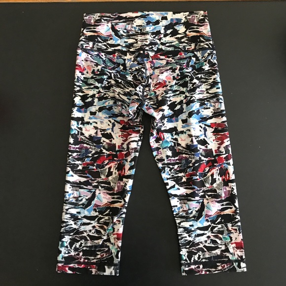 Lululemon High Rise Wunder Under Half Tights - Picture 5 of 6