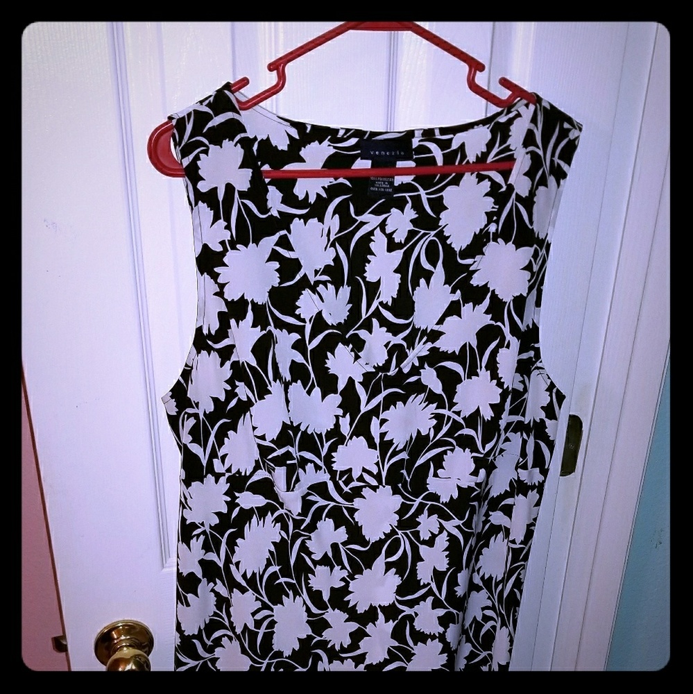 Blk & Wht Floral Dress Plus
