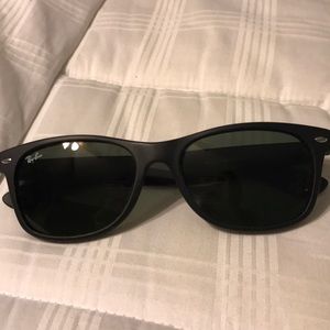 New wayfarer ray-ban