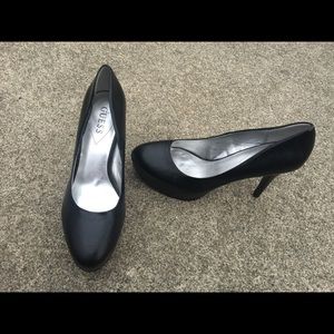 Women's Guess Black Leather Platform Pumps Size 10