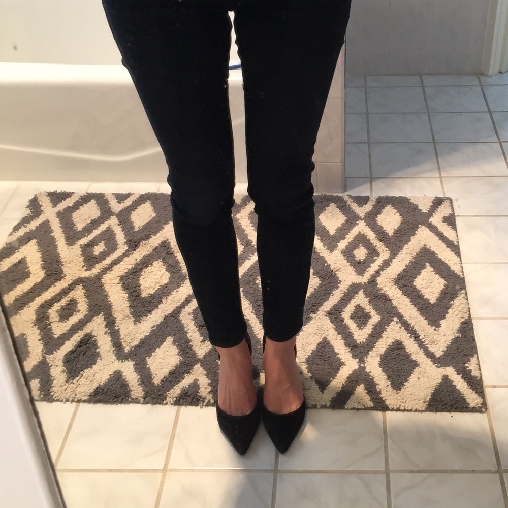 Tahari pumps