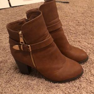 Agaci Booties size 9
