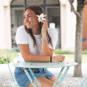 Meet your Posher, Rhian