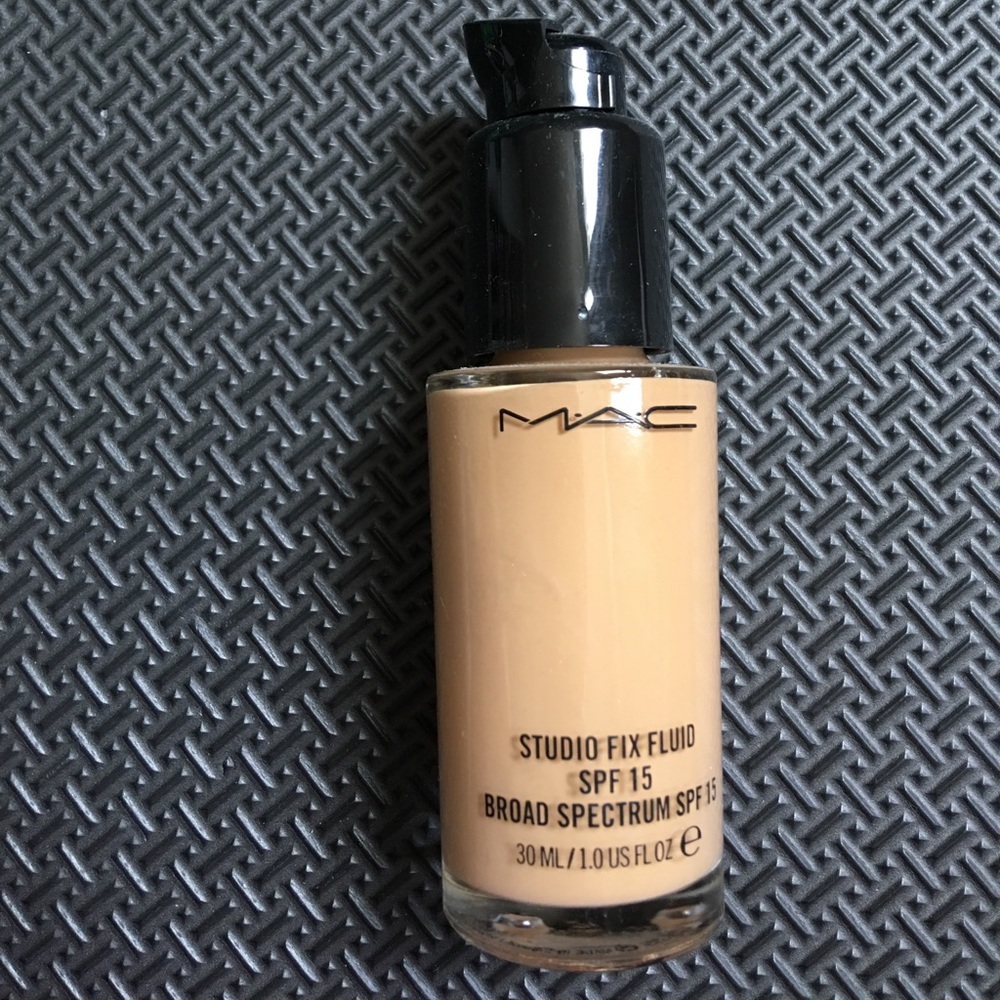 MAC NC 30 Studio Finish Fluid Foundation
