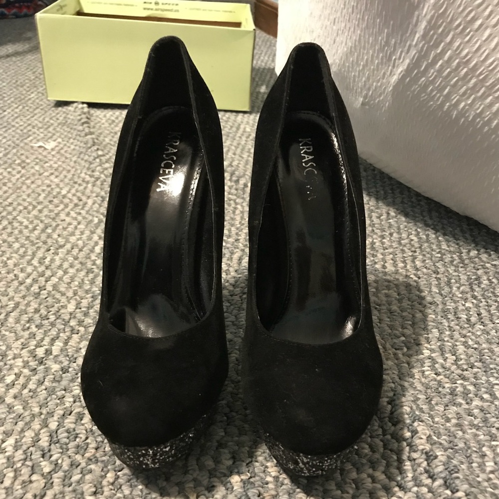 Shoes - Picture 1 of 3