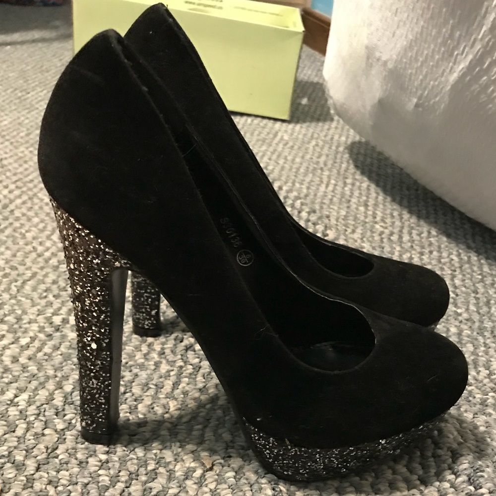 Shoes - Picture 2 of 3