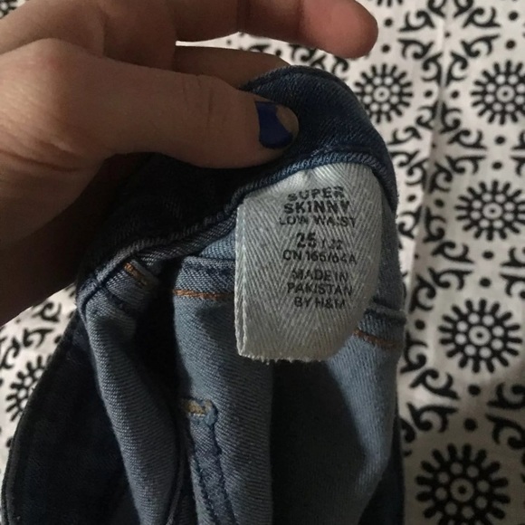 H&M Distressed Jeans - Picture 3 of 4