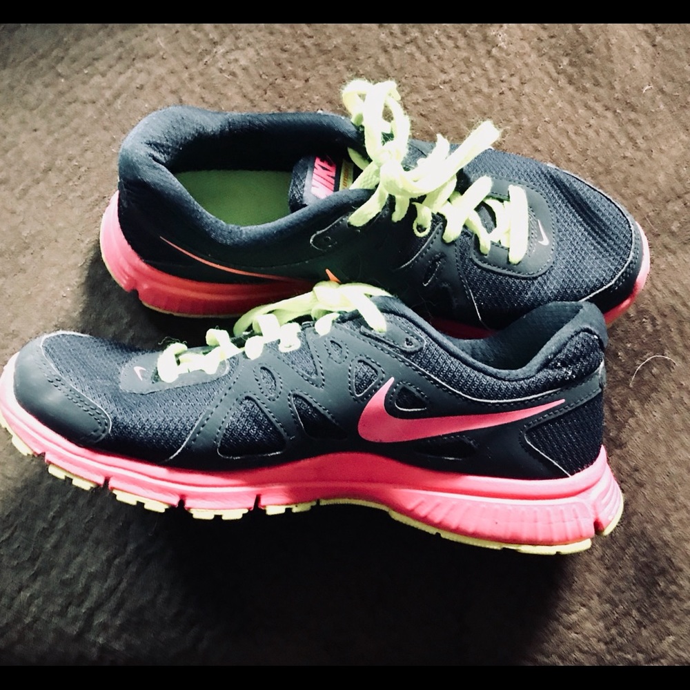 Nike Tennis Shoes