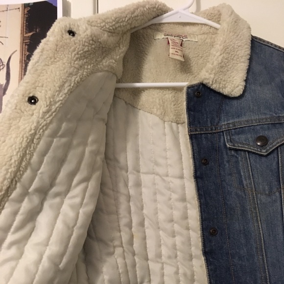 🌸SALE🌸 Quilt-Lined Denim Jacket - Picture 2 of 3