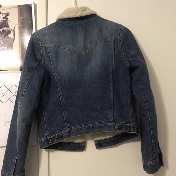 🌸SALE🌸 Quilt-Lined Denim Jacket - Picture 3 of 3