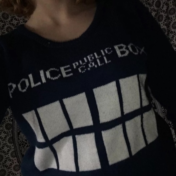 🚫sold🚫 Doctor Who Sweater - Picture 2 of 4