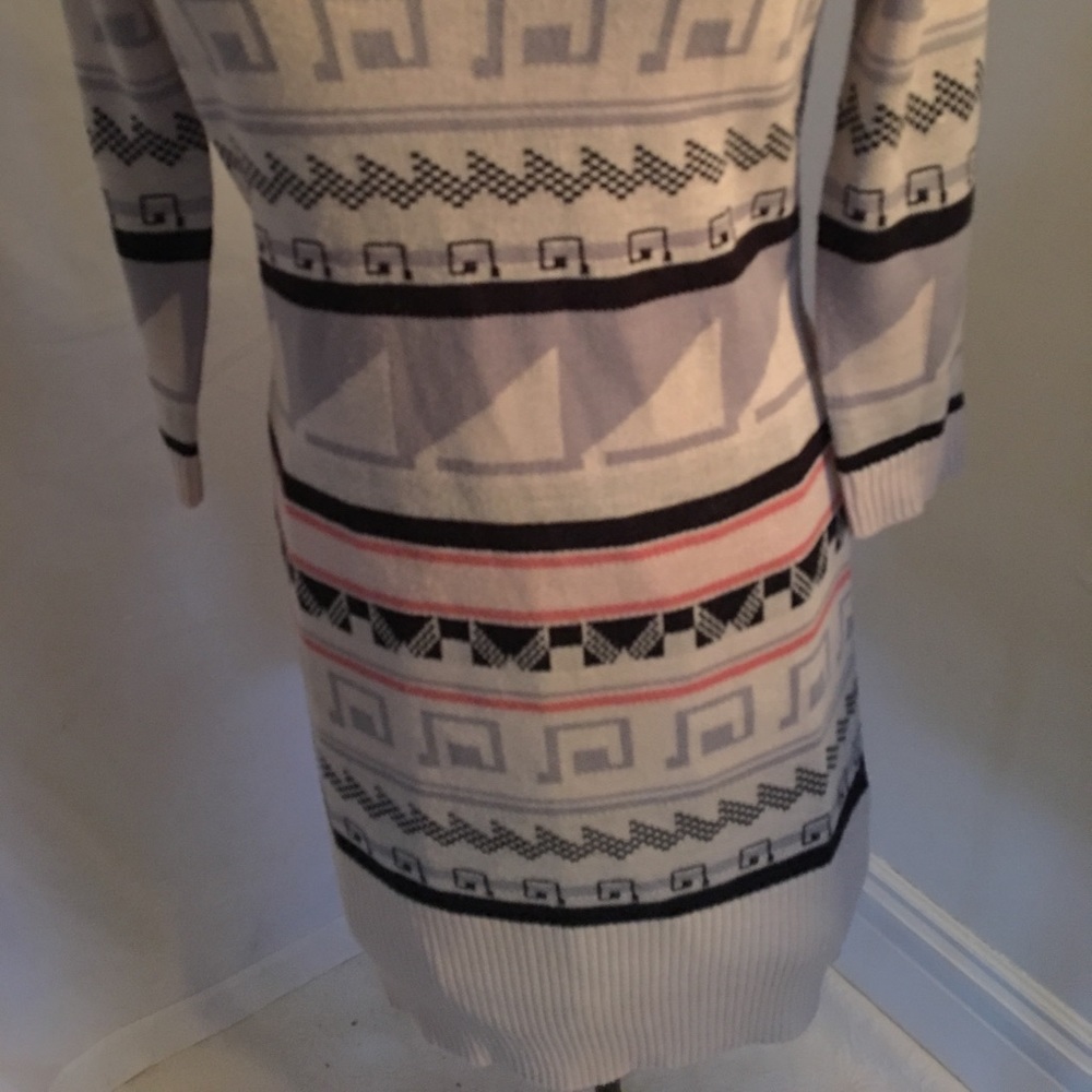 Dress - Picture 3 of 5