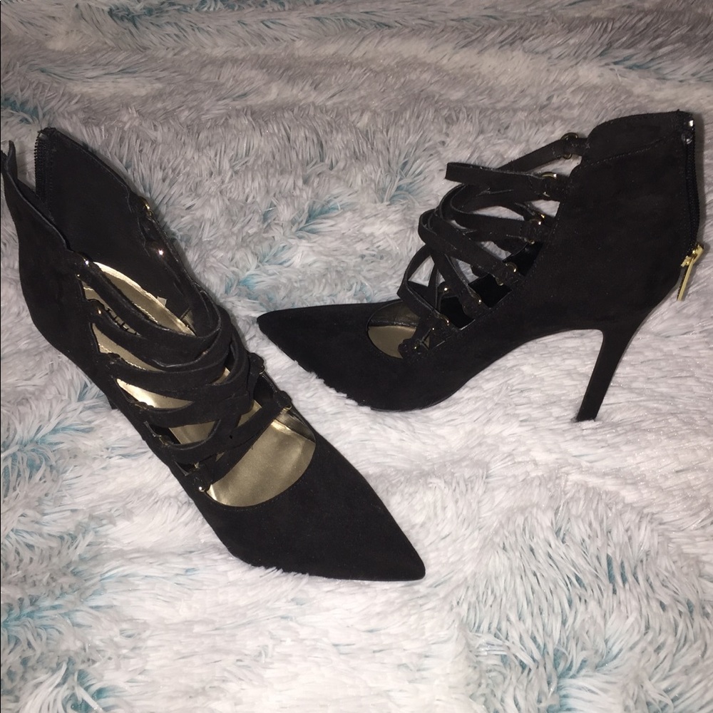 ✨GUESS POINTED TOE HEELS✨